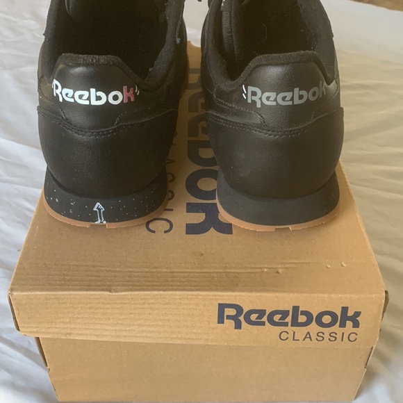 Reebok - Picture 3 of 4